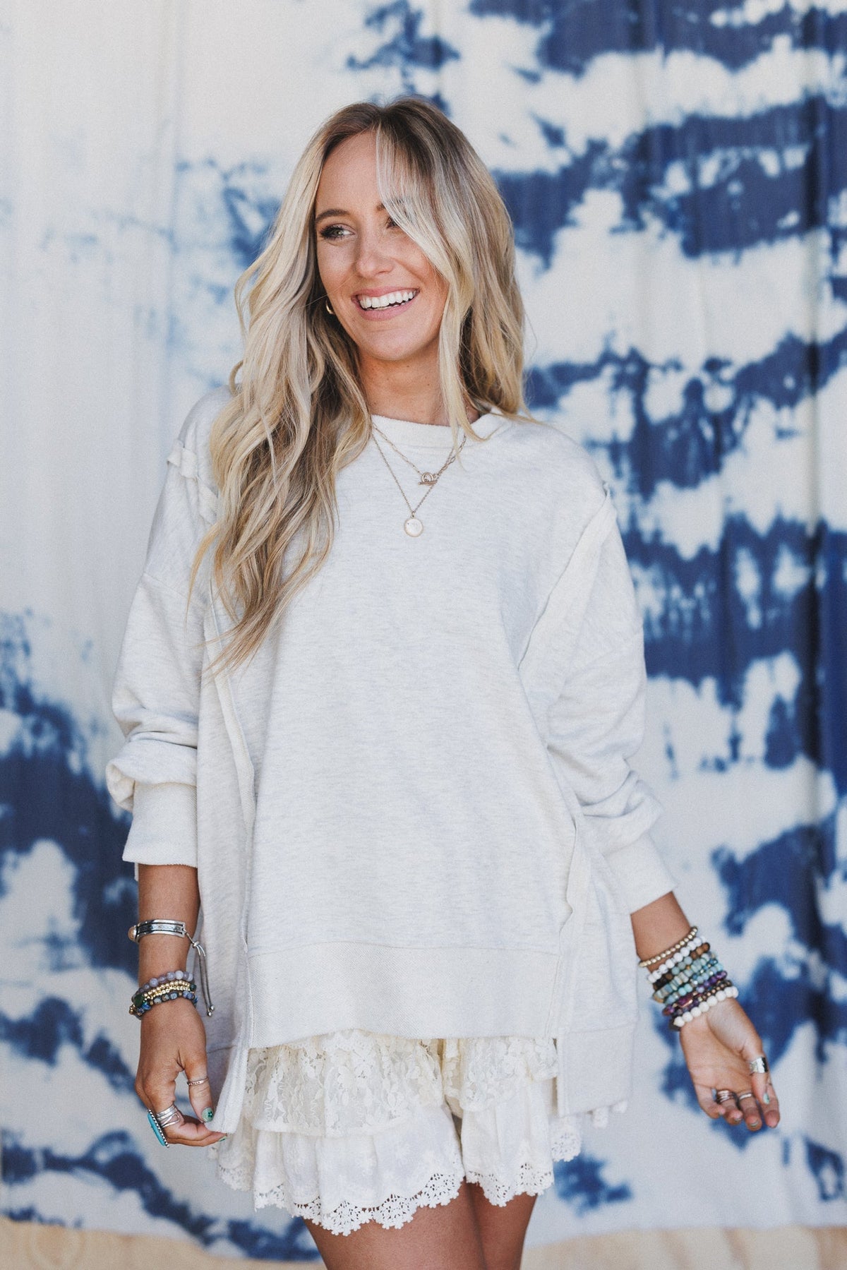 The Nest Chasing Comfort Pullover - Light Grey